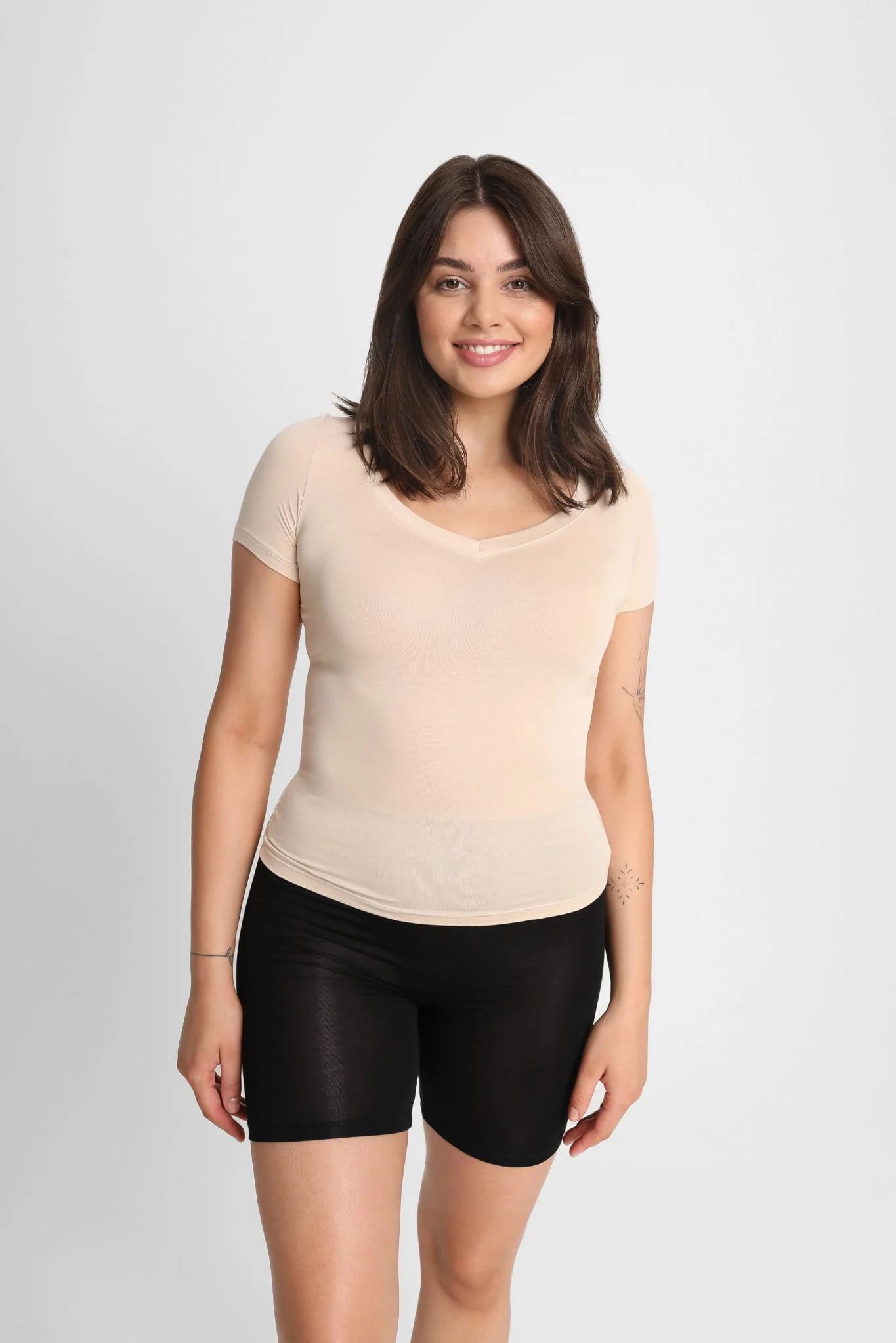 T-shirt Miss Invisible V-neck Sand - Image 7